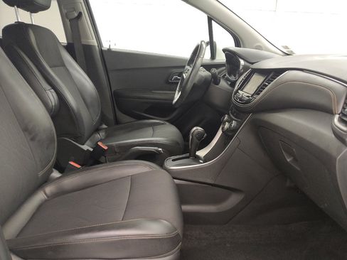 Used 2022 Chevrolet Trax LT w/ Driver Confidence Package AWD/4WD image 21