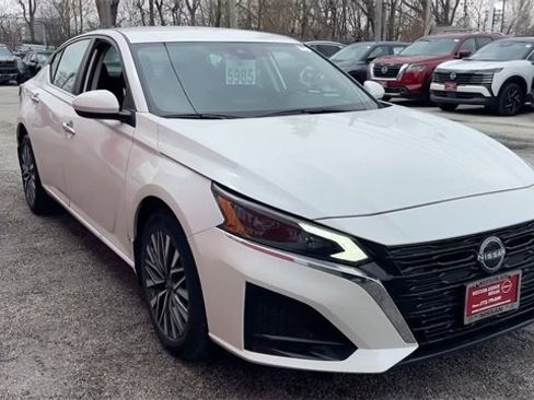 Used 2023 Nissan Altima 2.5 SV image 3