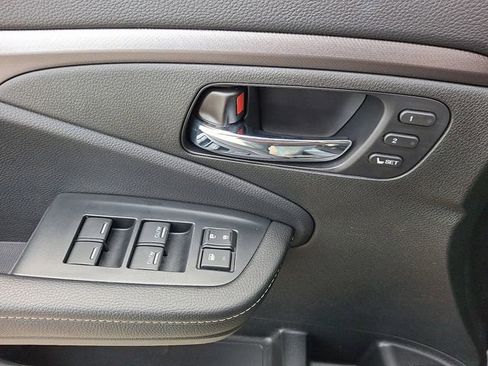 Used 2025 Honda Ridgeline RTL image 13