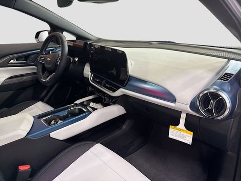 New 2026 Chevrolet Equinox EV LT image 29