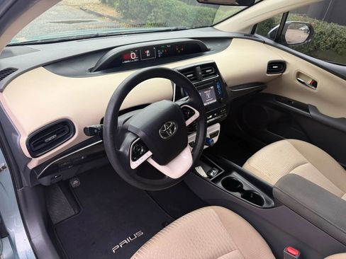 Used 2017 Toyota Prius Two image 14