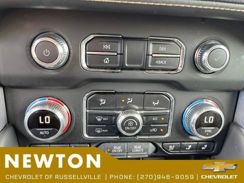 Used 2024 GMC Yukon SLT RWD image 12