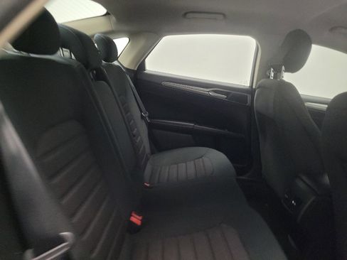Used 2019 Ford Fusion SE FWD image 19