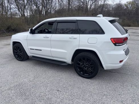 Used 2020 Jeep Grand Cherokee Altitude image 1