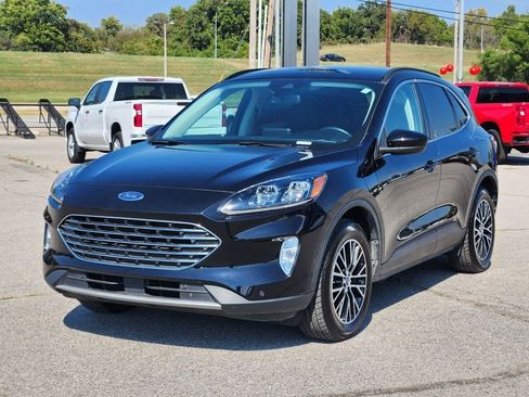 Used 2022 Ford Escape Titanium w/ Titanium Premium Package FWD image 3