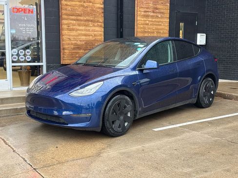 Used 2023 Tesla Model Y Long Range image 1
