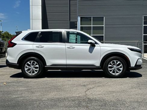 Used 2025 Honda CR-V LX image 2