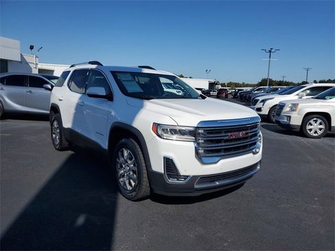 Used 2023 GMC Acadia SLE w/ Driver Convenience Package image 2