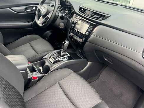 Used 2019 Nissan Rogue SV image 13