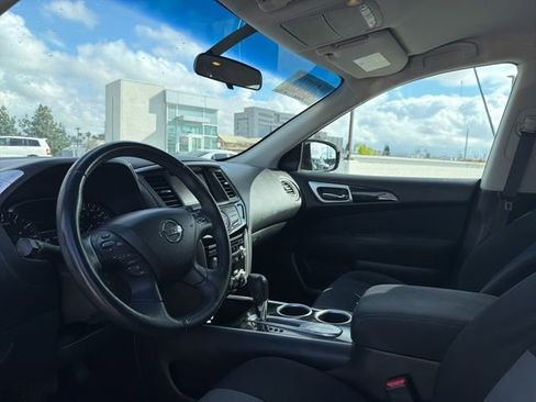 Used 2013 Nissan Pathfinder SV image 3