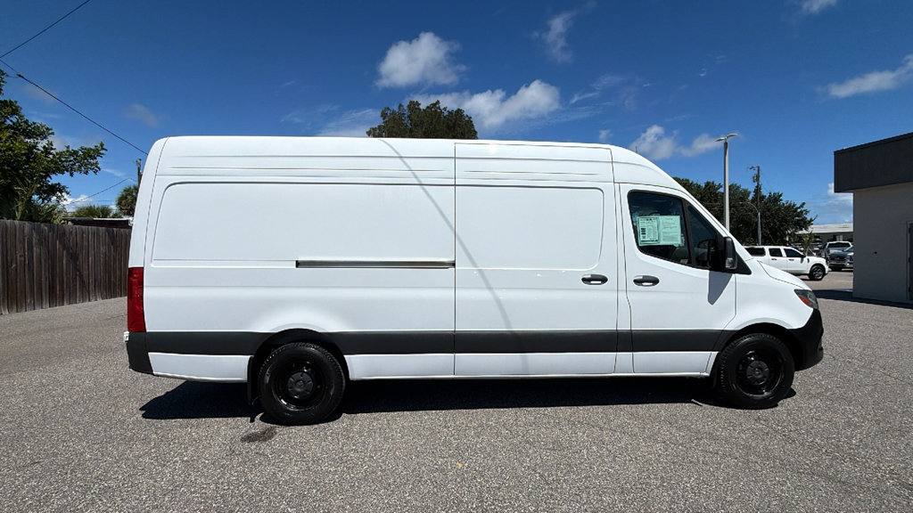 Used 2025 Mercedes-Benz Sprinter 2500 image 6