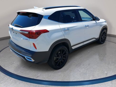 Used 2021 Kia Seltos SX w/ SX Sunroof Package AWD/4WD image 5