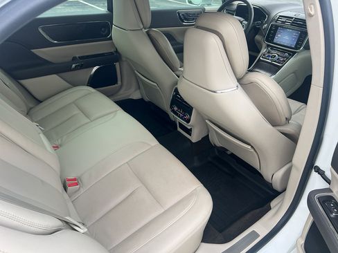 Used 2020 Lincoln Continental Reserve image 18