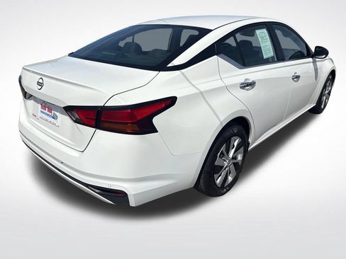 Used 2024 Nissan Altima 2.5 S FWD image 6