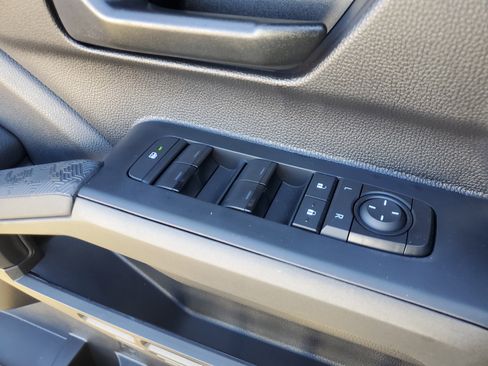 Used 2025 Toyota Tacoma SR image 30