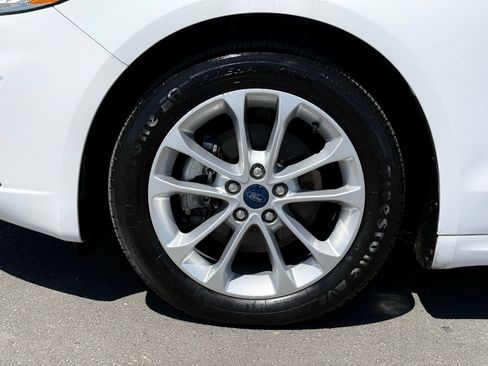 Used 2019 Ford Fusion SE FWD image 11