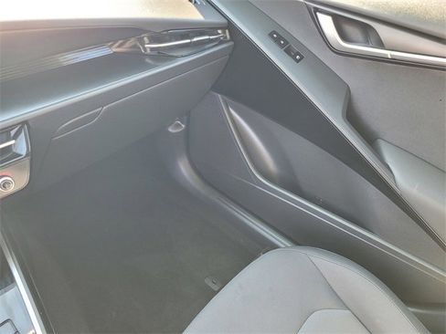 Used 2025 Kia Niro LX image 12