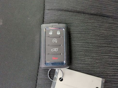 Used 2025 Jeep Grand Cherokee Laredo RWD image 47