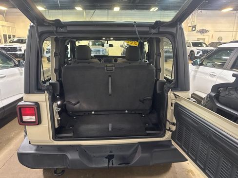Used 2022 Jeep Wrangler Sport AWD/4WD image 5