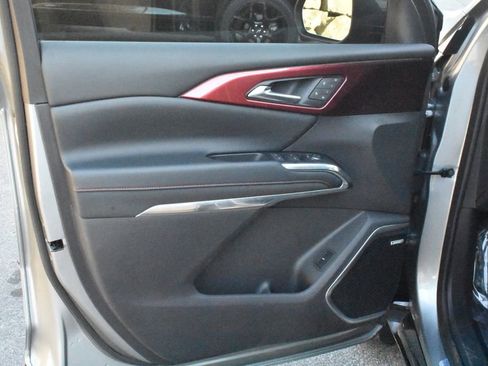 Used 2024 Chevrolet Traverse RS image 13