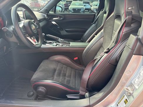 Used 2018 FIAT 124 Spider Abarth w/ Navigation & Sound Group image 18
