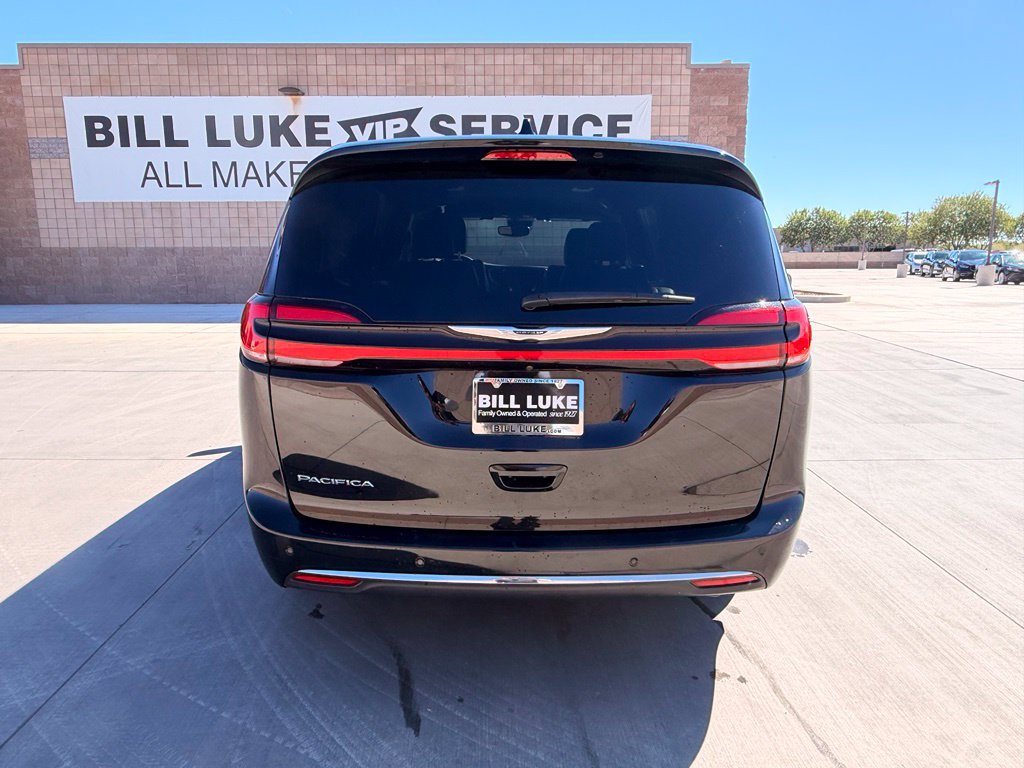 Certified 2025 Chrysler Pacifica Select FWD image 8