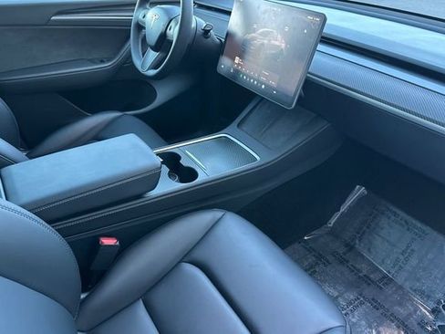 Used 2024 Tesla Model Y Performance image 18