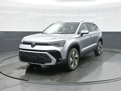 New 2026 Volkswagen Taos SE AWD/4WD image 3