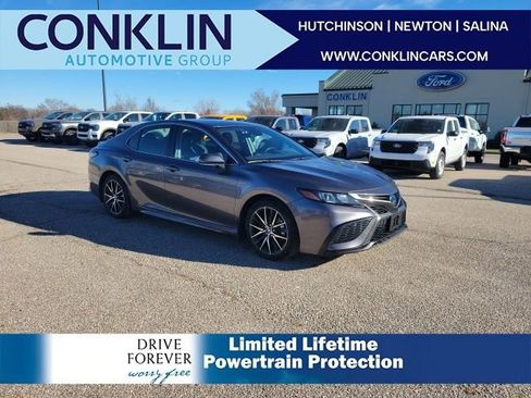 Used 2024 Toyota Camry SE image 1