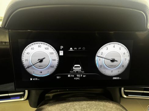Used 2025 Hyundai Elantra Limited FWD image 8