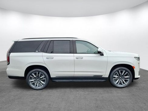 Used 2021 Cadillac Escalade Premium Luxury AWD/4WD image 4