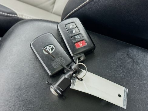 Used 2017 Toyota RAV4 Platinum w/ Cargo Management Package FWD image 25