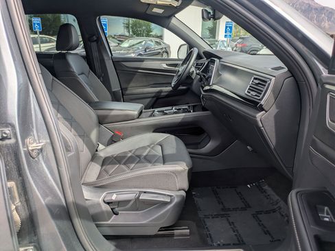 Certified 2025 Volkswagen Atlas Cross Sport SE AWD/4WD image 33
