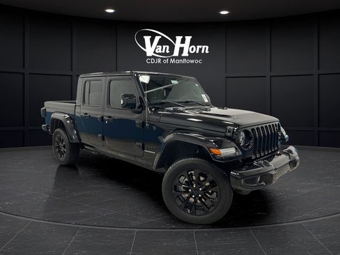 Used 2023 Jeep Gladiator Overland AWD/4WD image 1