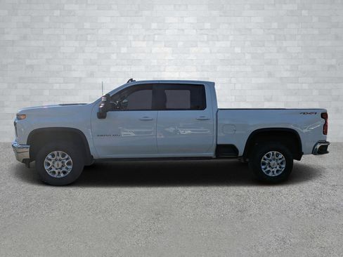 Used 2022 Chevrolet Silverado 3500 LT w/ Convenience Package image 8