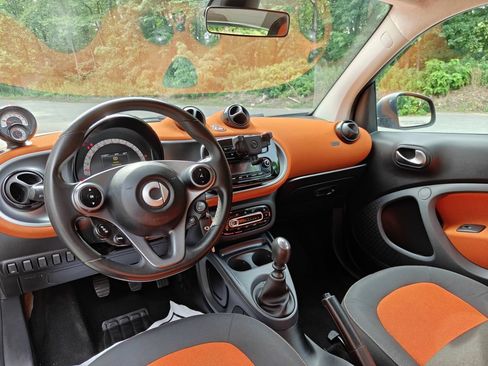 Used 2016 smart fortwo passion RWD image 16