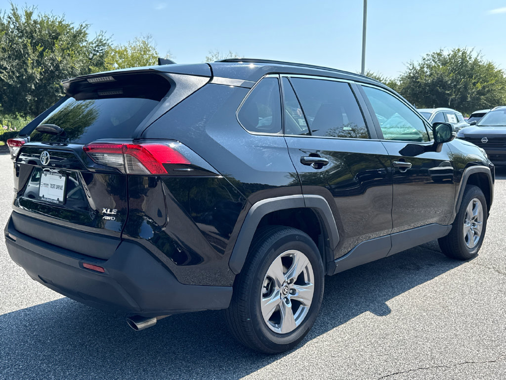 Used 2025 Toyota RAV4 XLE AWD/4WD image 7