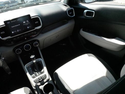 Used 2021 Hyundai Venue SEL FWD image 11