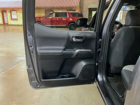 Used 2021 Toyota Tacoma TRD Off-Road AWD/4WD image 20