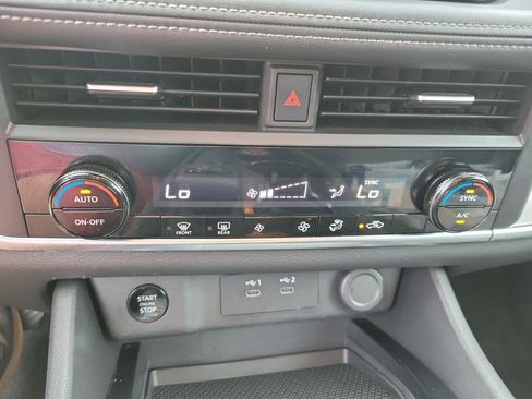 Used 2025 Nissan Rogue SV AWD/4WD image 17