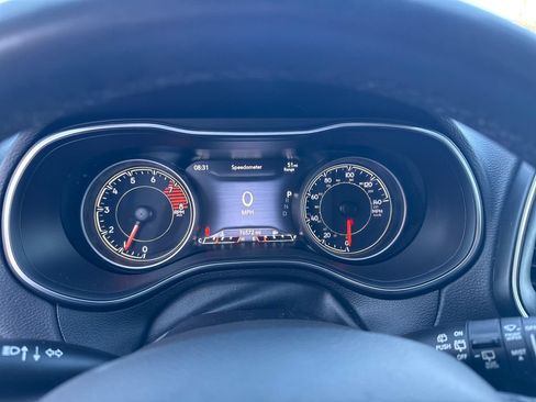 Used 2020 Jeep Cherokee Trailhawk AWD/4WD image 16