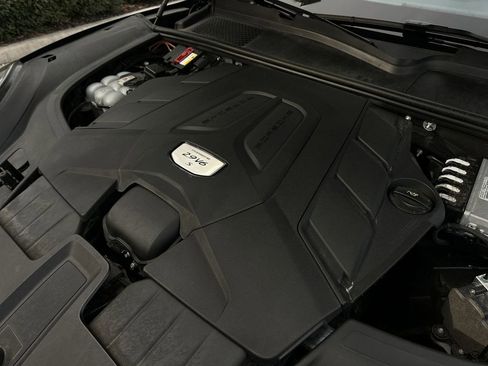 Certified 2022 Porsche Cayenne S image 22