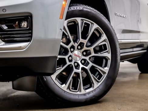 Used 2025 GMC Yukon Denali w/ Sun & Power Step Package RWD image 23