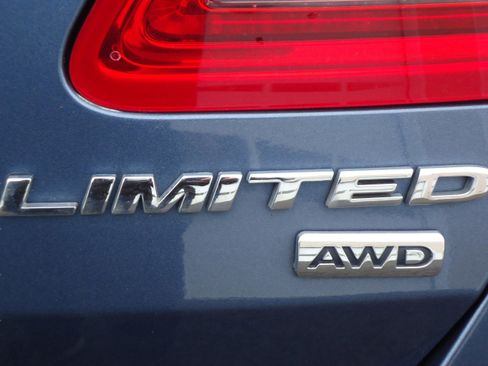 Used 2018 Ford Taurus Limited w/ Driver Assist Package image 10