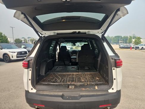 Used 2023 Chevrolet Traverse LT w/ LT Premium Package AWD/4WD image 16