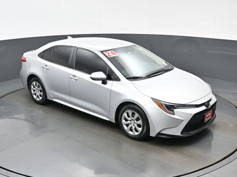 Used 2024 Toyota Corolla LE FWD image 31