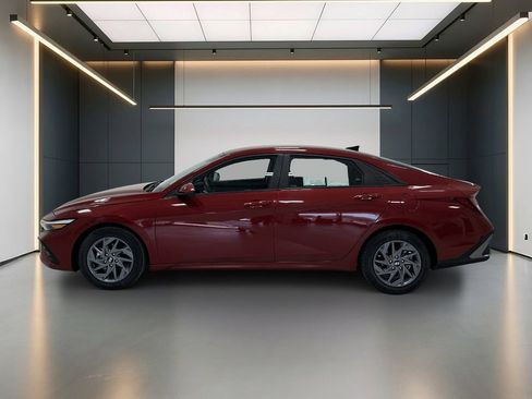 Certified 2024 Hyundai Elantra SEL FWD image 2