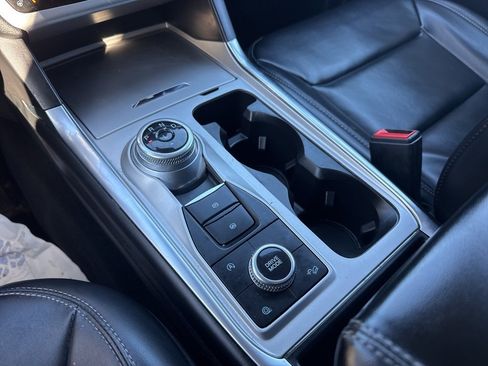 Used 2021 Ford Explorer XLT w/ Equipment Group 202A image 15