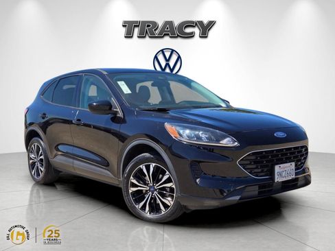 Used 2022 Ford Escape SE w/ SE Sport Appearance Package AWD/4WD image 1