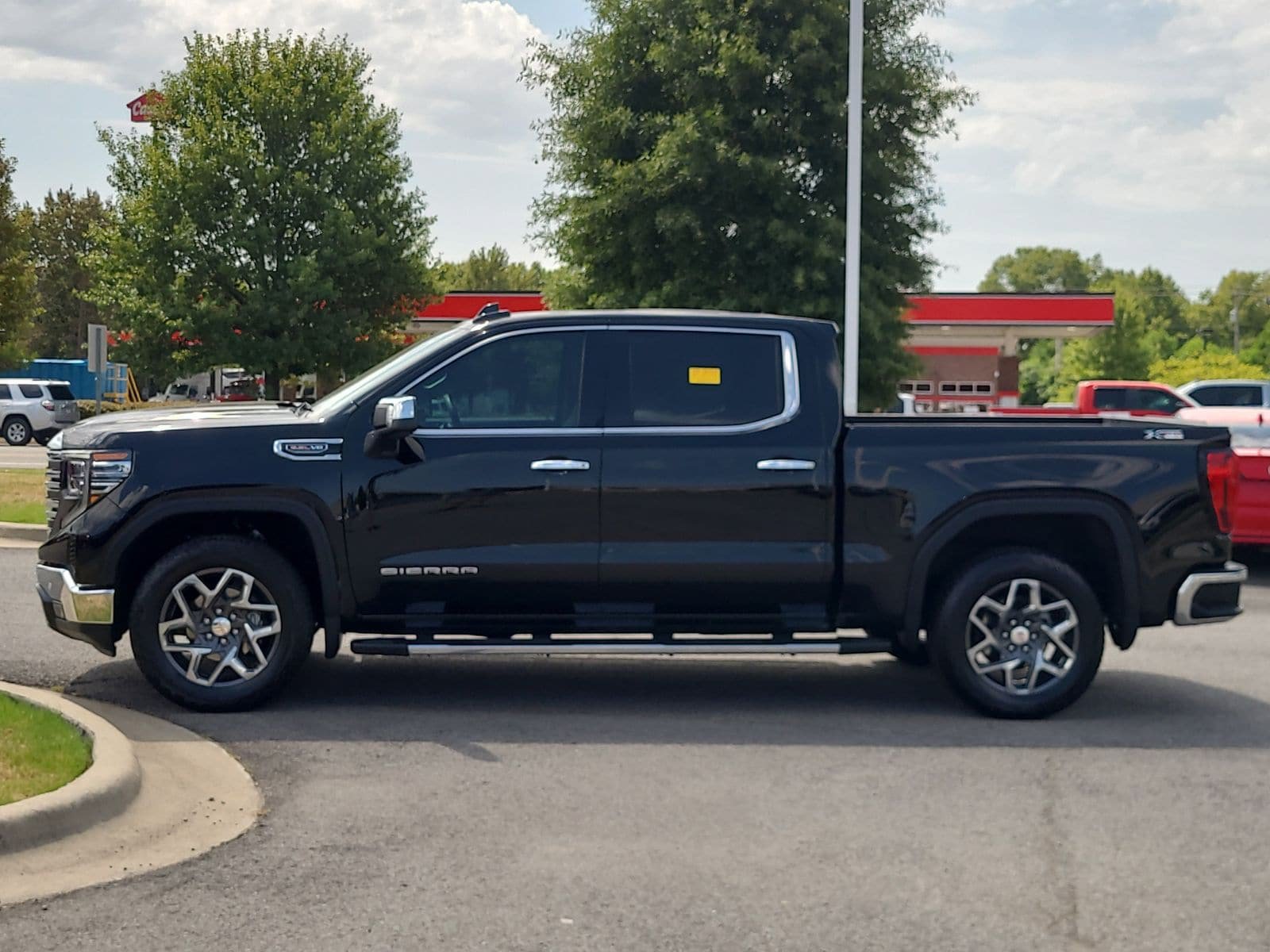 Used 2024 GMC Sierra 1500 SLT w/ SLT Premium Plus Package AWD/4WD image 6